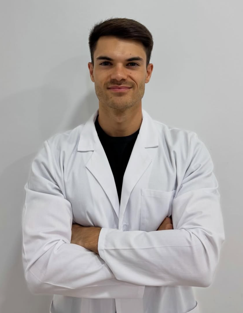 Gorka Fidalgo con bata en retrato profesional